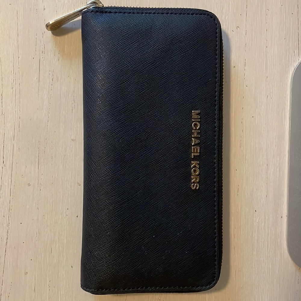 Jet Set Travel Saffiano Leather Continental Wallet